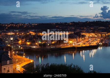 La France, Pays de Caux, Dieppe, port de nuit depuis les collines de Le Pollet, Quai du carénage Banque D'Images