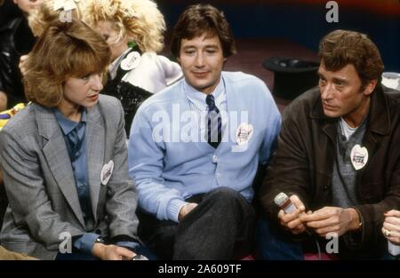 Nathalie Baye, Patrick Sabatier et Johnny Hallyday lors d'une émission de télévision pour les restos du Cœur, le 26 janvier 1986 à Paris. Banque D'Images