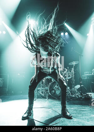 Elseneur, Danemark. 01st, 2019 mars. Le groupe de metal extrême danois effectue une Xenoblight Kulturvaerftet au concert live à Elseneur. Chanteur ici Hyldmar est vu Marika sur scène. (Photo crédit : Gonzales Photo - Nikolaj Bransholm). Banque D'Images