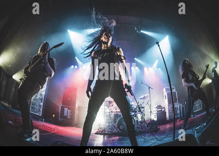 Elseneur, Danemark. 01st, 2019 mars. Le groupe de metal extrême danois effectue une Xenoblight Kulturvaerftet au concert live à Elseneur. Chanteur ici Hyldmar est vu Marika sur scène. (Photo crédit : Gonzales Photo - Nikolaj Bransholm). Banque D'Images