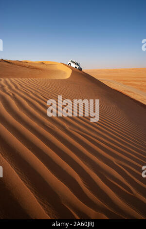 Sultanat d'Oman, Wahiba Sands, Dune Bashing dans un SUV Banque D'Images