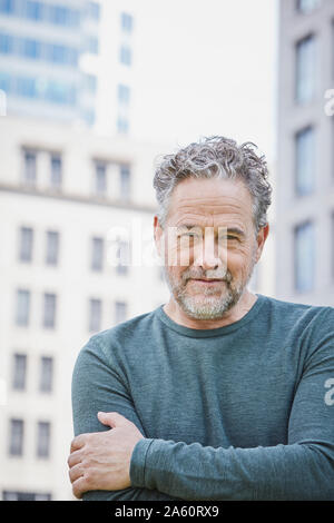 Portrait of mature man dans la ville Banque D'Images