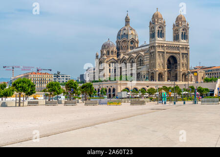 France, Provence-Alpes-Côte d'Azur, Marseille, Cathédrale La Major et la Place de la Major Banque D'Images