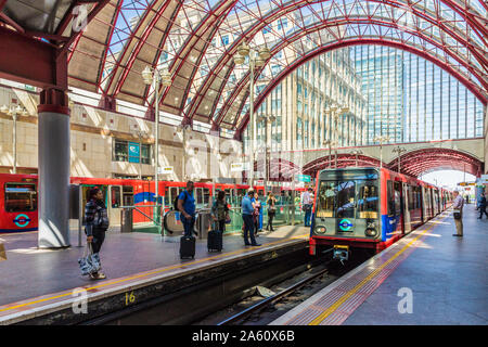 Canary Wharf DLR station de train à Canary Wharf, les Docklands, Londres, Angleterre, Royaume-Uni, Europe Banque D'Images