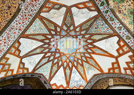 Fin jardin, pavillon Kushak, détail du plafond, UNESCO World Heritage Site, Kashan, Ispahan Province, République islamique d'Iran, Moyen-Orient Banque D'Images