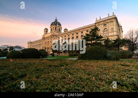 Jardins du Musée d'Histoire Naturelle (Naturhistorisches Museum), Maria-Theresien-Platz, Vienne, Autriche, Europe Banque D'Images