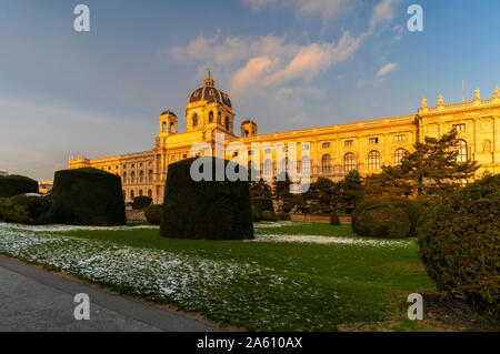 Jardin d'ornement de l'histoire de l'Art Museum (Kunsthistorisches Museum), Maria-Theresien-Platz, Vienne, Autriche, Europe Banque D'Images