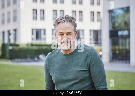 Portrait of mature man dans la ville Banque D'Images