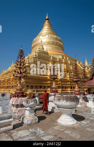 Le grand Stupa dans la Pagode Shwezigon à Bagan au Myanmar (Birmanie), l'Asie Banque D'Images
