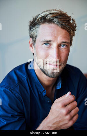 Portrait of young man Banque D'Images