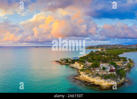 Vue panoramique aérienne par drone de Fort James, Saint John's, Antigua, Iles sous le vent, Antilles, Caraïbes, Amérique Centrale Banque D'Images