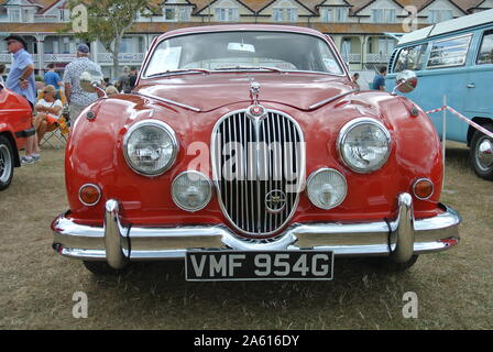 Une Jaguar Mk2 de 1968 jusqu'en stationnement sur l'affichage à l'English Riviera Classic Car Show, Paignton, Devon, Angleterre, Royaume-Uni. Banque D'Images