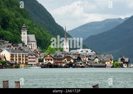 16e siècle Hallstatt, Site du patrimoine mondial de l'UNESCO, sur les rives du lac Hallstattersee, région du Salzkammergut en Autriche, de l'Europe Banque D'Images