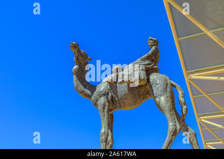 Alice Springs, Territoire du Nord, Australie - Aug 29, 2019 : les détails de l'Ghan : Memorial statue de travailleur afghan et camel en train d'Alice Springs Banque D'Images