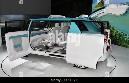 Tokyo, Japon. 23 Oct, 2019. La mini-fourgonnette de Daihatsu Motor WaiWai concept est visible sur l'affichage à la 46ème Salon automobile de Tokyo à Tokyo, Japon le mercredi, Octobre 23, 2019. Japan Automobile Manufacturers Association hold 'Tokyo Motor Show 2019' et 'avenir Expo' parallèlement, l'objectif de 1 millions de visiteurs. Expo' "avenir de l'espace libre qui est apprécié par les enfants et tout simplement l'amant par la collaboration avec des entreprises et organisations en dehors de l'industrie automobile qui peut être expérimenté. Photo par Keizo Mori/UPI UPI : Crédit/Alamy Live News Crédit : UPI/Alamy Live News Banque D'Images