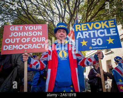 Anti-Brexit manifestants devant le Parlement, Westminster, London, UK. Banque D'Images