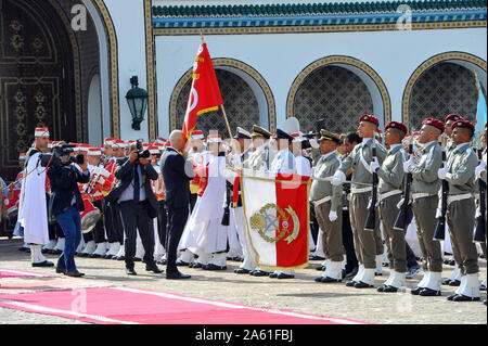 Carthage, Tunis. 23 Oct, 2019. Le nouveau président de la République Kais dit a prêté serment ce mercredi à une réunion spéciale de l'Assemblée des représentants du peuple, de devenir officiellement le troisième président de la République tunisienne a élu depuis la révolution. Après son discours à la nation, le Président Saeed est allé au palais de Carthage, où il a été reçu par le Président par intérim de la République Mohamed Ennaceur. Au cours de la réunion, le transfert aura lieu. Credit : Chokri Mahjoub/ZUMA/Alamy Fil Live News Banque D'Images