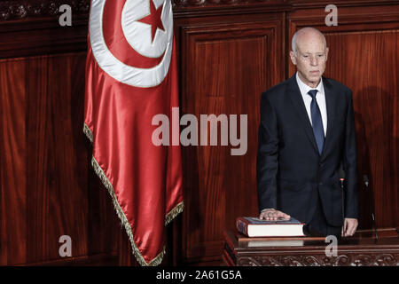 Tunis, Tunisie. 23 Oct, 2019. Kais Saied prête serment comme nouveau président de la Tunisie au cours d'une cérémonie de la Tunisie à l'Assemblée des représentants du peuple. Credit : Khaled Nasraoui/dpa/Alamy Live News Banque D'Images