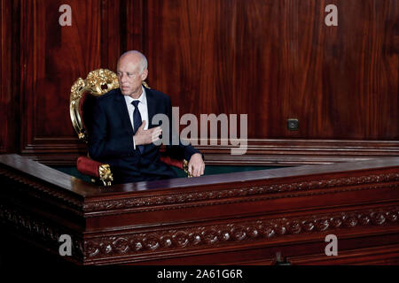 Tunis, Tunisie. 23 Oct, 2019. Kais Saied fréquente l'assiste à sa prestation de serment où il a prêté serment comme nouveau président de la Tunisie La Tunisie à l'Assemblée des représentants du peuple. Credit : Khaled Nasraoui/dpa/Alamy Live News Banque D'Images