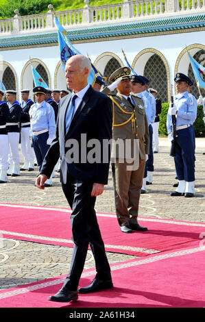 Carthage, Tunis. 23 Oct, 2019. Le nouveau président de la République Kais dit a prêté serment ce mercredi à une réunion spéciale de l'Assemblée des représentants du peuple, de devenir officiellement le troisième président de la République tunisienne a élu depuis la révolution. Après son discours à la nation, le Président Saeed est allé au palais de Carthage, où il a été reçu par le Président par intérim de la République Mohamed Ennaceur. Au cours de la réunion, le transfert aura lieu. Credit : Chokri Mahjoub/ZUMA/Alamy Fil Live News Banque D'Images