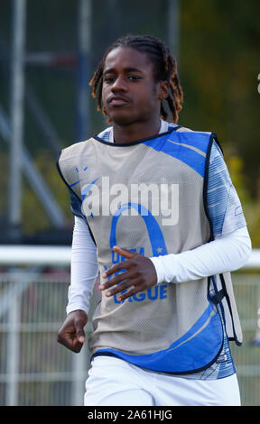 ENFIELD, Angleterre. 22 OCTOBRE : Paris Edmond Maghoma de Tottenham Hotspur lors de l'UAFA Ligue entre Tottenham Hotspur et Stade Crvena zvezda ( Rouge St Banque D'Images