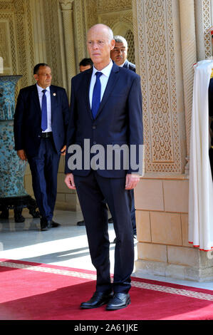 Carthage, Tunis. 23 Oct, 2019. Le nouveau président de la République Kais dit a prêté serment ce mercredi à une réunion spéciale de l'Assemblée des représentants du peuple, de devenir officiellement le troisième président de la République tunisienne a élu depuis la révolution. Après son discours à la nation, le Président Saeed est allé au palais de Carthage, où il a été reçu par le Président par intérim de la République Mohamed Ennaceur. Au cours de la réunion, le transfert aura lieu. Credit : Chokri Mahjoub/ZUMA/Alamy Fil Live News Banque D'Images