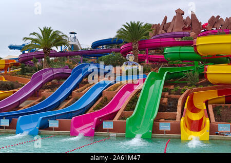 Slide and Splash Water Park, parc d'attraction touristique et célèbre de la saison estivale. Dans la région de Lagoa, Algarve, Portugal Banque D'Images