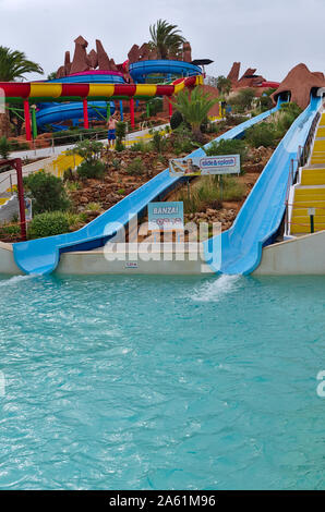 Slide and Splash Water Park, parc d'attraction touristique et célèbre de la saison estivale. Dans la région de Lagoa, Algarve, Portugal Banque D'Images