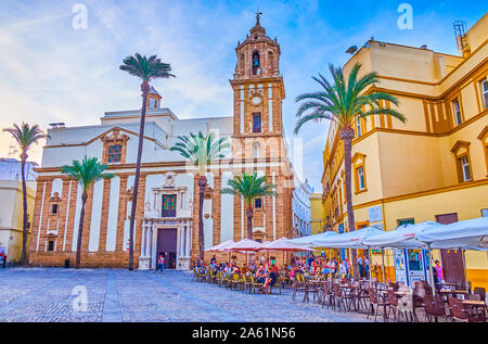 Cadix, Espagne - 19 septembre 2019 : la Place de la cathédrale est la plus aimée des touristes et des endroits les plus photogéniques de la ville en raison d'amazing Andal Banque D'Images