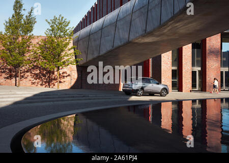 Katowice/Pologne - 27.05.2017 : Peugeot 3008 Suv garé au concert hall Banque D'Images