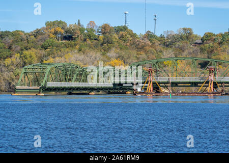 Le pont levant de Stillwater, situé sur la rivière Sainte-Croix, est en construction Banque D'Images