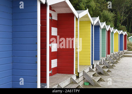 Cabines de plage , Totland Bay, île de Wight, Royaume-Uni Banque D'Images