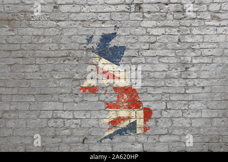 Grunge affligé en forme de carte de l'Angleterre drapeau peint sur old weathered gray brick wall Banque D'Images