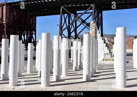 Le mémorial de l'holocauste pour Almerian 142 juifs qui sont morts au camp de concentration de Mauthausen et El Cable Inglés, d'un fer railway pier, Almeria, Espagne Banque D'Images