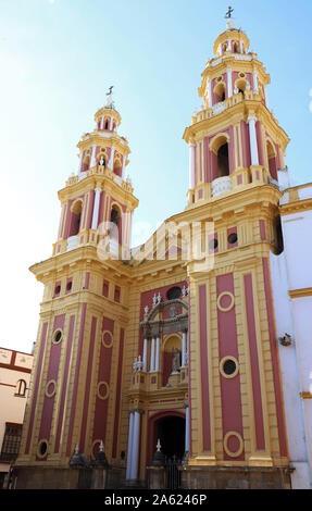 San Ildefonso church a été construite au 18ème siècle et est l'une des rares églises de Séville construit dans le style néo-classique. Banque D'Images