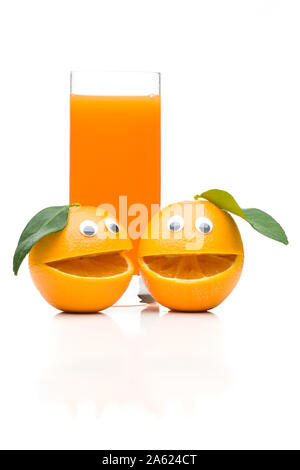 Rire Deux oranges avec du jus d'orange Banque D'Images