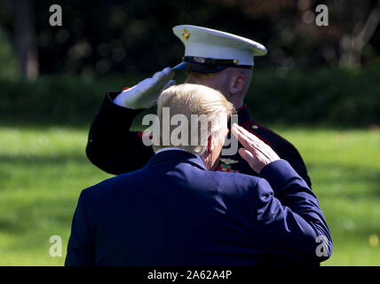 Washington, United States. 23 Oct, 2019. Le président Donald Trump quitte la Maison Blanche à Washington, DC le mercredi, Octobre 23, 2019. Photo par Tasos Katopodis/UPI UPI : Crédit/Alamy Live News Banque D'Images