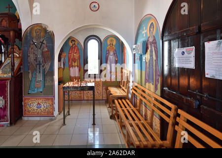 Protaras, Chypre - octobre 6. 2019. L'intérieur de l'église Saint-Nicolas Banque D'Images Protaras, Chypre - octobre 6. 2019. L'intérieur de l'église Saint-Nicolas Banque D'Images