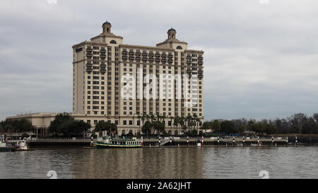 Le Westin Savannah Harbor Hotel sur la rivière Savannah Banque D'Images