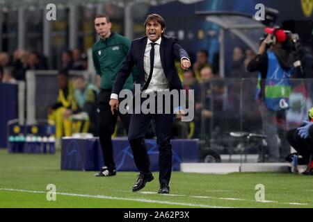 Milan, Italie. 23 Oct, 2019. firo : 23.10.2019, Fuvuball, Champions League, saison 2019/2020, 3e match de l'Inter Milan - Borussia Dortmund, l'entraîneur Antonio Conte, l'Inter Milan, Inter, Milan, plein la figure, le geste, l'utilisation du crédit dans le monde entier | : dpa/Alamy Live News Banque D'Images