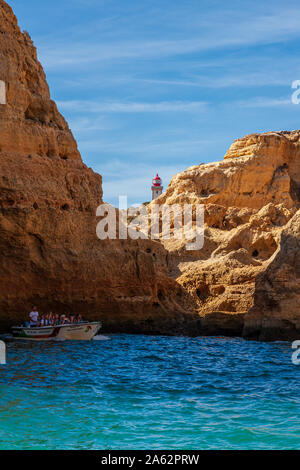 Le Farol de Alfanzina/Alfanzina phare sur la colline à Carvoeiro Algarve portugal portugais Banque D'Images