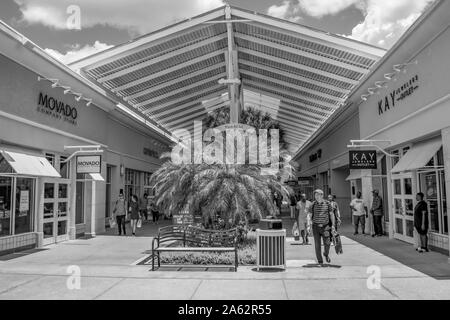 Orlando, Floride. Le 9 juin 2019 aux personnes bénéficiant d'une journée de shopping à Premium Outlet dans International Drive Area Banque D'Images