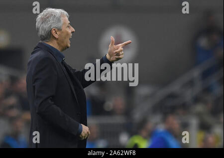 Milano, Italie. 23 Oct, 2019. Football : Ligue des Champions, l'Inter Milan - Borussia Dortmund, phase Groupe, Groupe F, Journée 3. Dortmund entraîneur Lucien Favre sur la touche. Crédit : Bernd Thissen/dpa/Alamy Live News Banque D'Images