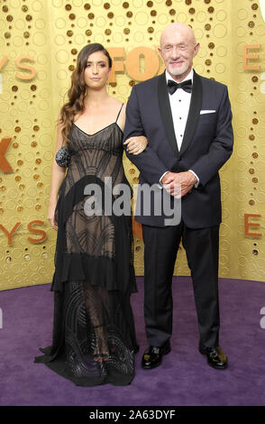 71e Emmy Awards (2019) arrivants tenue au Théâtre de Microsoft à Los Angeles, Californie. Avec : Rebecca Banques, Jonathan Banks où : Los Angeles, California, United States Quand : 22 Sep 2019 Credit : Adriana Barraza M./WENN.com Banque D'Images
