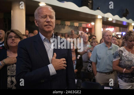 9 août, 2019 : 2020 Présidence démocratique ancien Vice-président américain Joe Biden assiste à l'aile Ding le dîner le 9 août 2019 dans la région de Clear Lake, Iowa. Le dîner est devenu un must pour assister aux candidats à la présidence démocratique avant le caucus de l'Iowa. Crédit : Alex Edelman/ZUMA/Alamy Fil Live News Banque D'Images