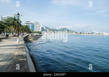 Paseo Bastidas, une promenade en bord de mer situé dans la ville de Santa Marta Des Caraïbes Banque D'Images