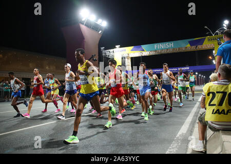 Doha, Qatar. 6 octobre, 2019. Commencer l'ATHLÉTISME : Championnats du monde IAAF 2019 Doha Men's Marathon à corniche à Doha, au Qatar . Credit : YUTAKA/AFLO SPORT/Alamy Live News Banque D'Images