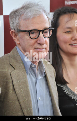 LOS ANGELES, CA. 14 juin 2012 : Woody Allen au Festival du Film de la première de son film "à Rome avec l'amour' au Regal Cinemas LA Live. © 2012 Paul Smith / Featureflash Banque D'Images