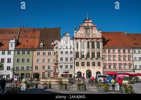 La place principale et de la mairie de la vieille ville de Landsberg am Lech, Upper Bavaria, Bavaria, Germany Banque D'Images