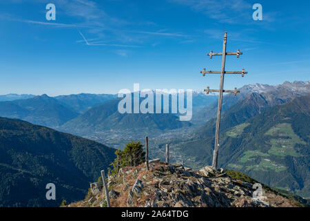 Avis de croix en haut de Hönigspitze Banque D'Images